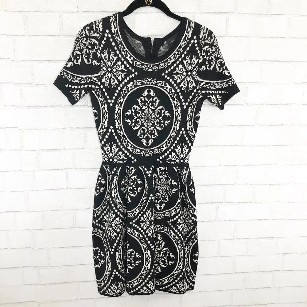 Romeo + Juliet Couture Black & White Knit Dress Women's Size Small New With Tags